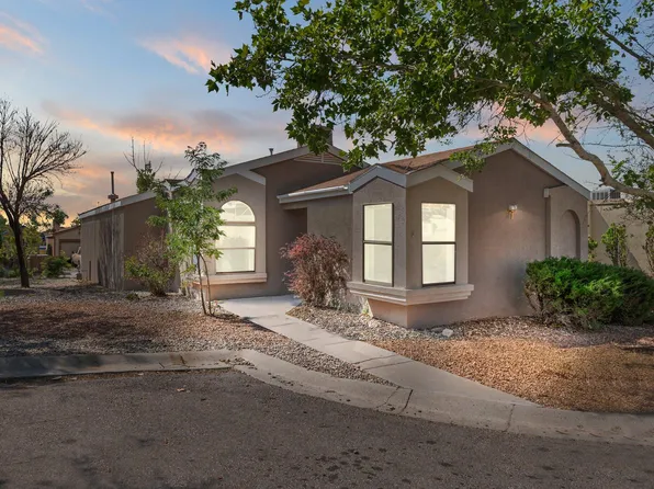 1708 Parkview Way NE, Rio Rancho, NM 87144