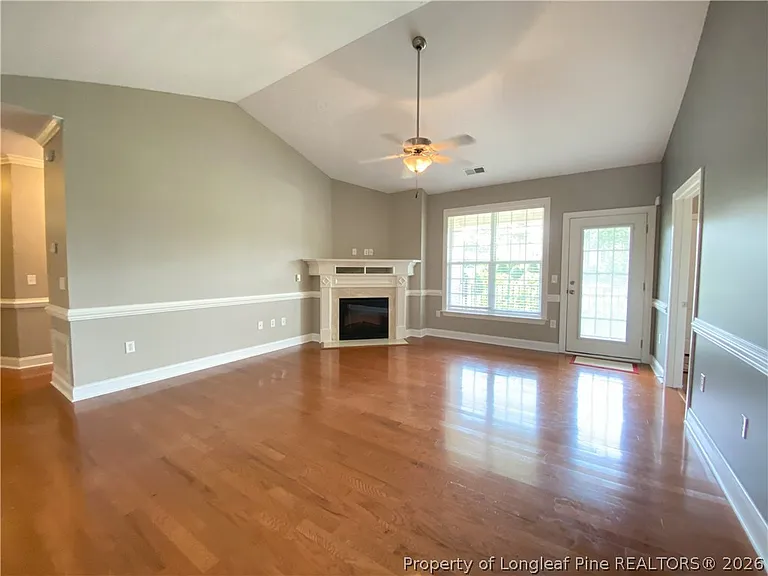 411 Gallery Dr #201 — Photo 8