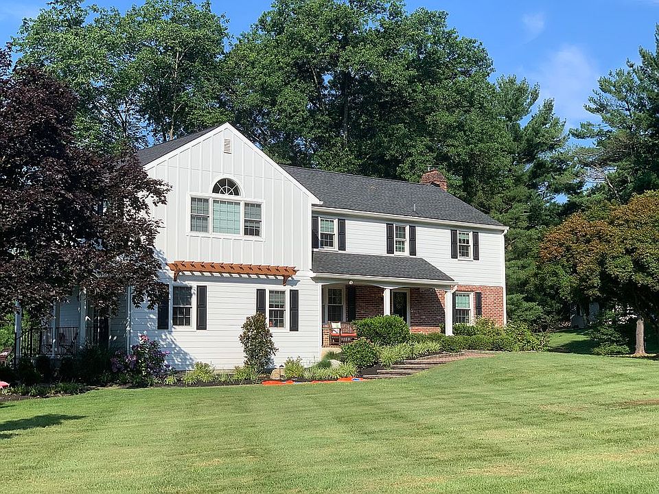 2nd image of 716 Clovelly Ln