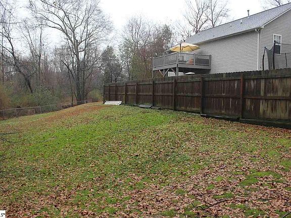 3rd image of 127 Oak Dr