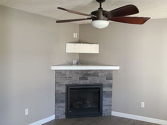 2nd image of 871 Shields Dr