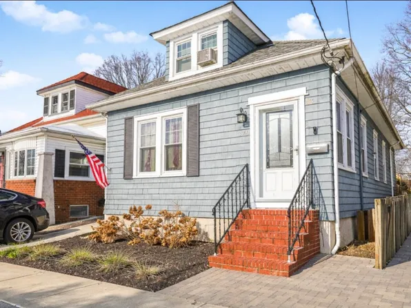 379 Freeborn St #1, Staten Island, NY 10306
