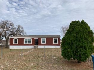 327 Briar Oaks Dr, Azle, TX 76020