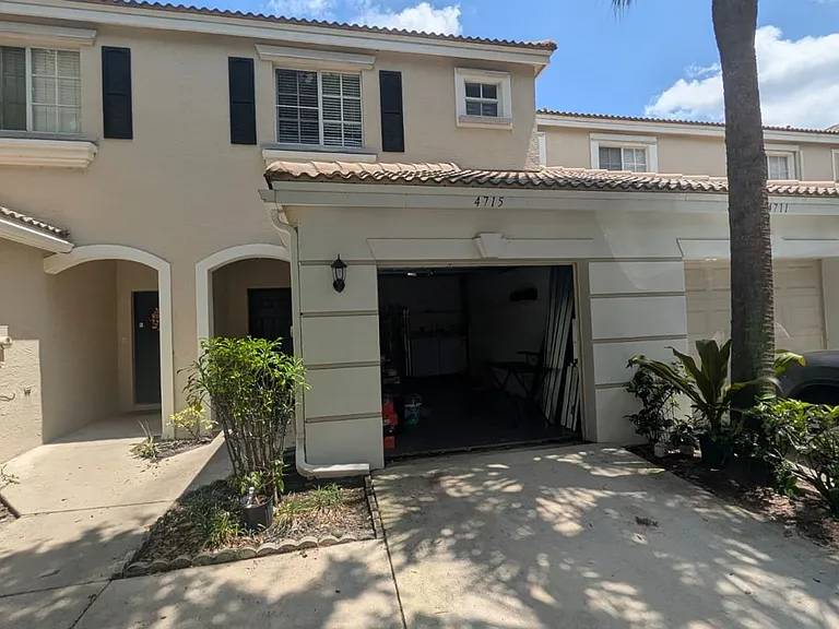 4715 Palmbrooke Cir — Photo 2