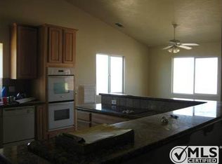 9825 Pendleton Rd, Lucerne Valley, CA 92356