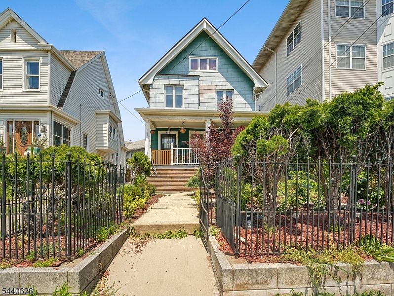 1st image of 415 Westfield Ave