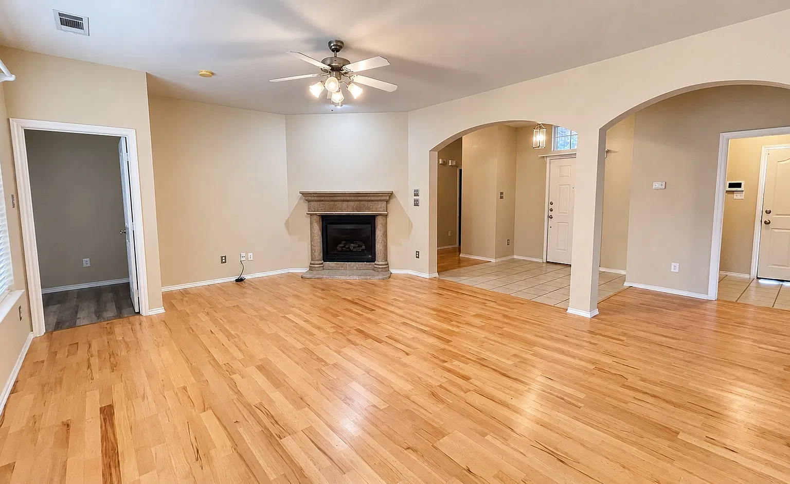 3 bed, 2058 sqft, $2,495 — Photo 3