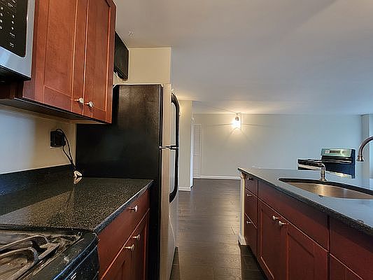 4th image of 829 Greenwood Ave APT 6T