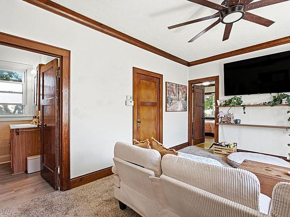 4th image of 1035 E Potter AVENUE