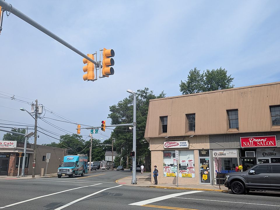 2nd image of 978 Saint Georges Ave #1