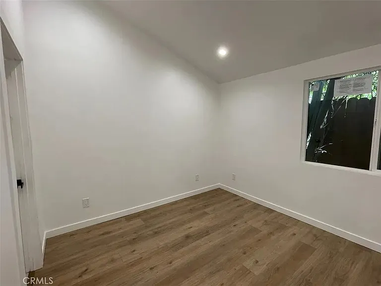 5834 Fallbrook Ave — Photo 5