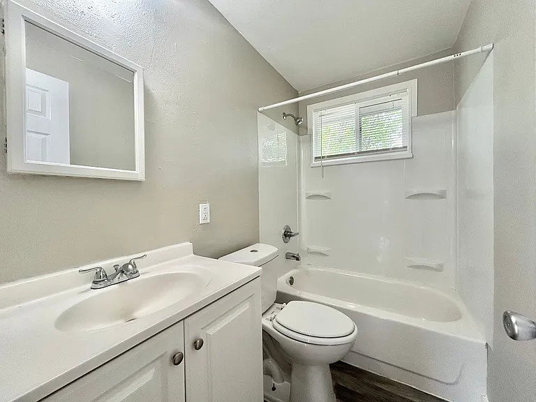 3825 S King Street — Photo 11