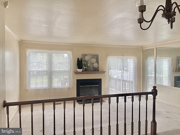4th image of 734 Acorn Ct