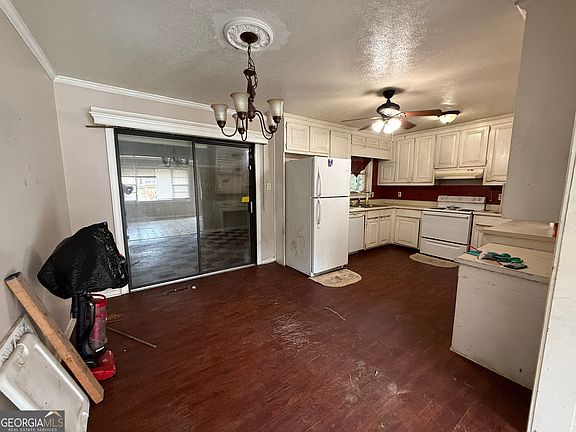 4th image of 333 Windemere Way