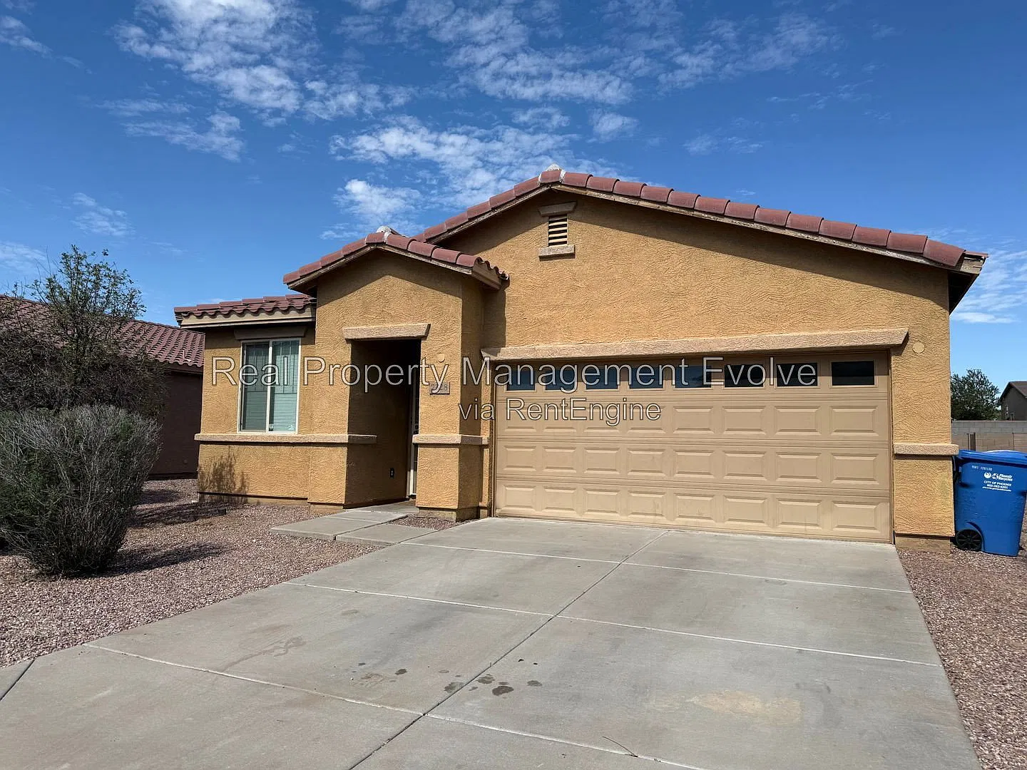 3 bed, 2.0 bath, 1914 sqft, $2,050 — Photo 2