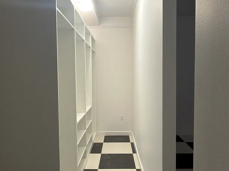 94 Scholes St #1F — Photo 3