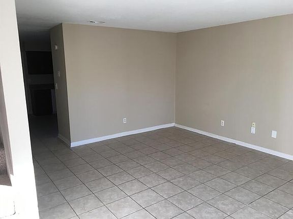 4th image of 700 Roberta Dr APT A