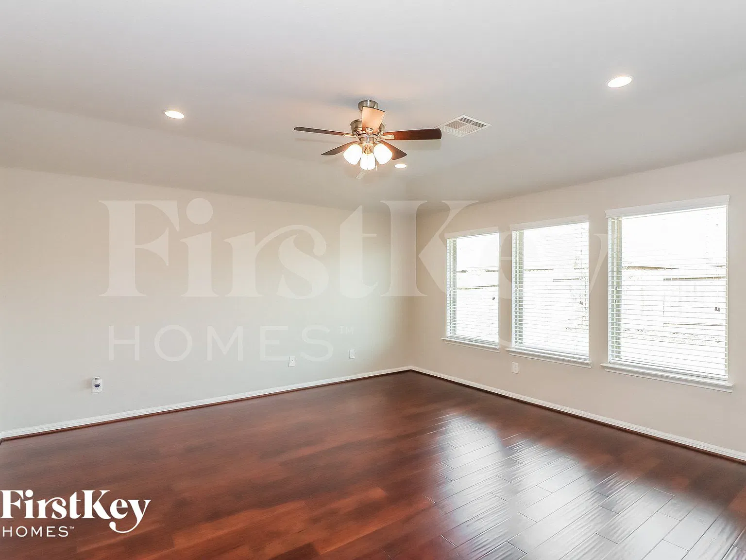 3 bed, 2.0 bath, 1844 sqft, $2,390 — Photo 3