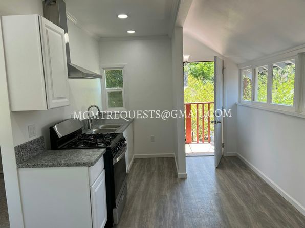 1025 S Victoria Ave #B