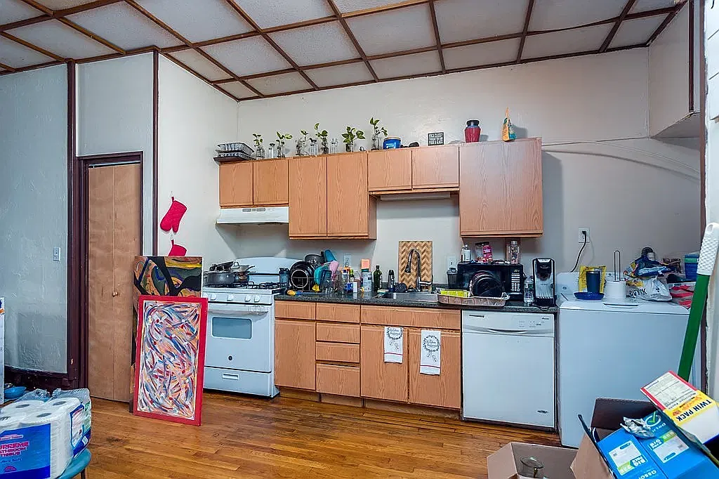 2 bed, $1,900 — Photo 2