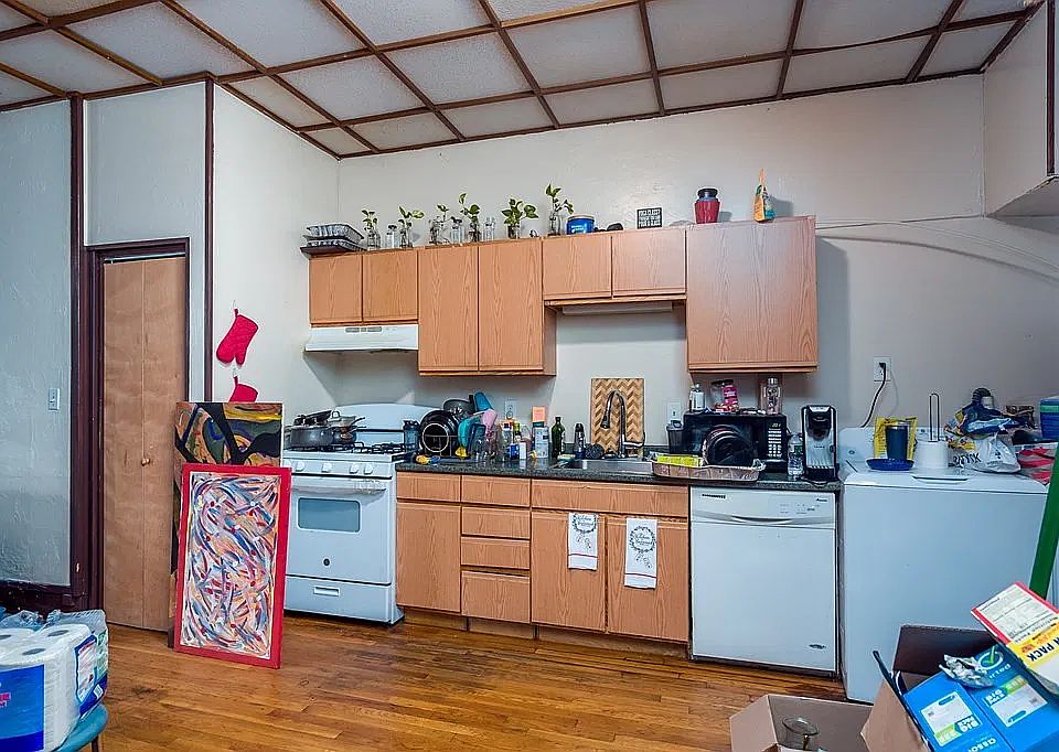 2nd image of 17 Bowdoin St #1
