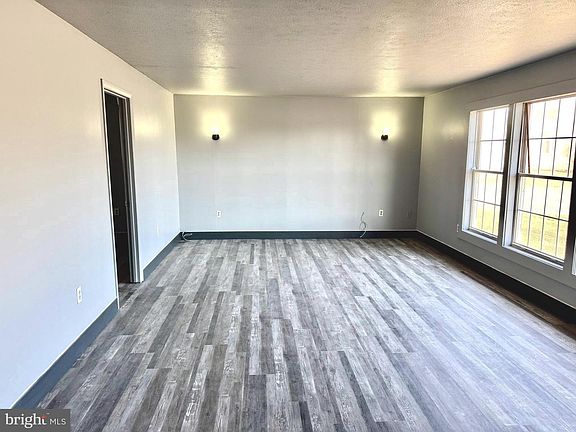 3rd image of 130 White Oak Rd