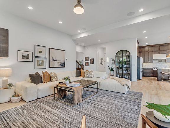 4th image of 1701 W Oakridge Cir