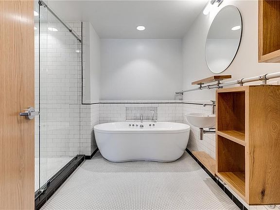 5th image of 505 W 7th St