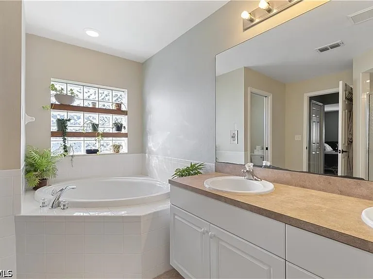 231 NW 26th Ave — Photo 10