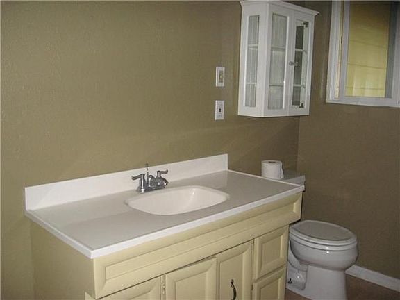 4th image of 2600 Shorewood Ln