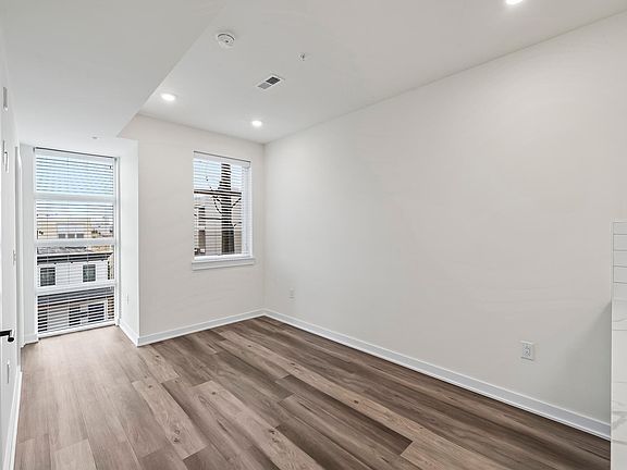 4th image of 1539 N 26th St #401