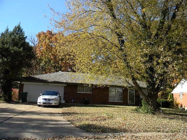 1st image of 10047 Grosvenor Dr