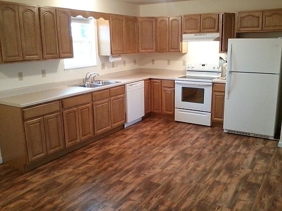 3rd image of 115 Country View Dr
