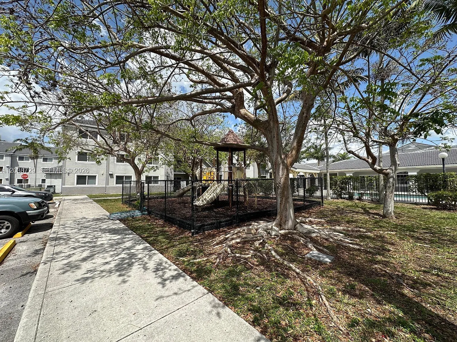Vista Trace 8 Condo — Photo 3