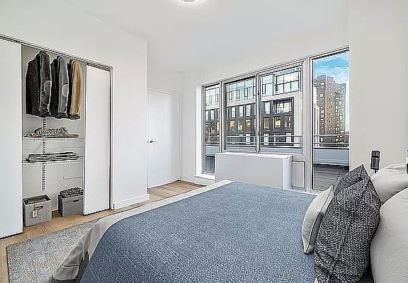 3rd image of 460 W 20th St Penthouse B