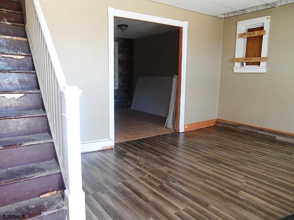 4th image of 719 Harris Pl