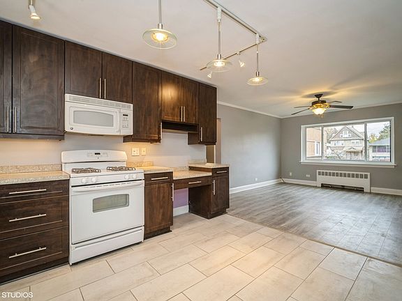 2nd image of 1110 N Harlem Ave APT 1N