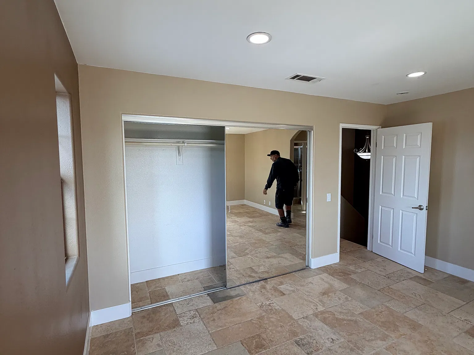 4 bed, 2225 sqft, $5,000 — Photo 1