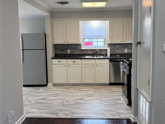 4th image of 1722 Toomer St