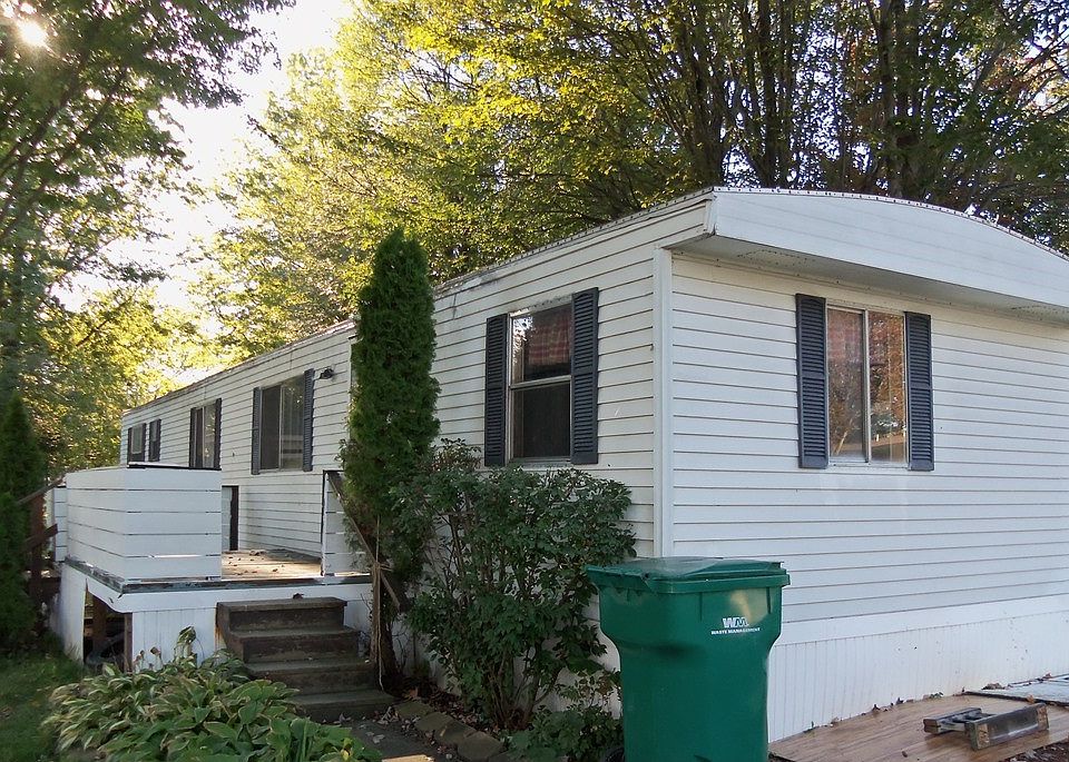 1st image of 20 Aspen Dr