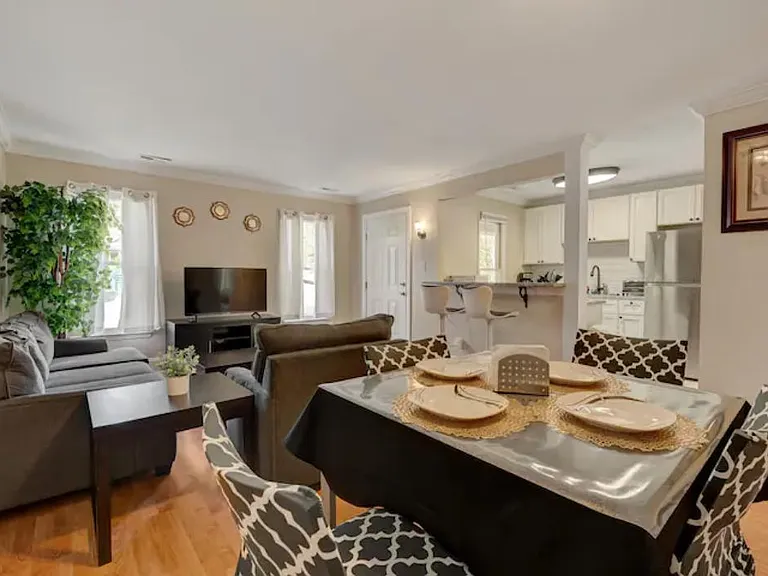 2225 Summit St #3 — Photo 1