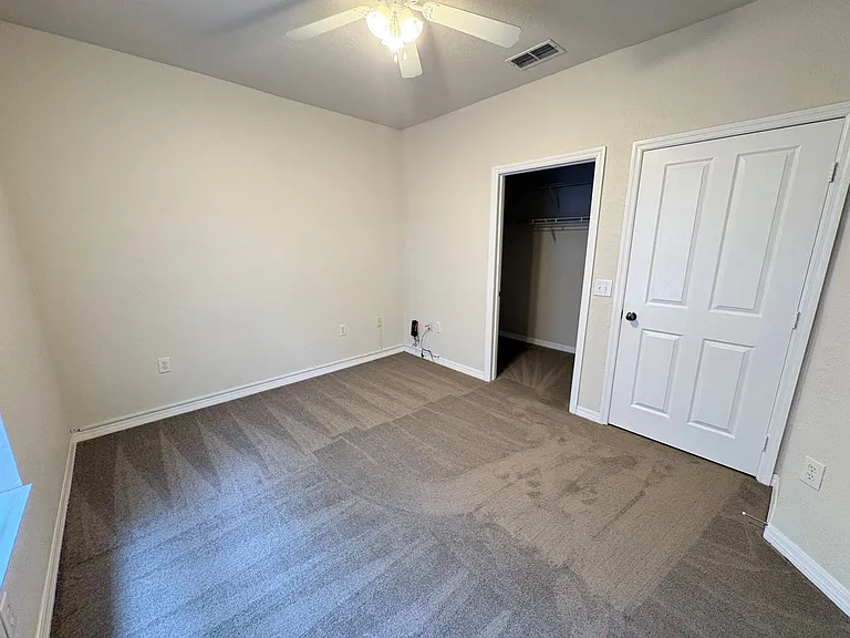 1004 Hemingway Cir — Photo 3