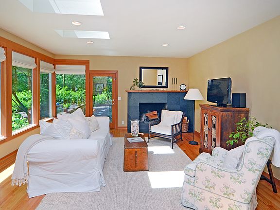 4th image of 4070 Pleasant Beach Dr NE