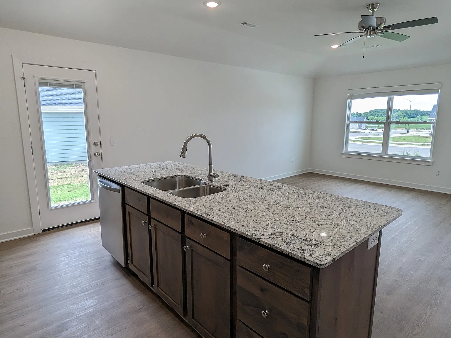 3 bed, 1256 sqft, $1,425 — Photo 4