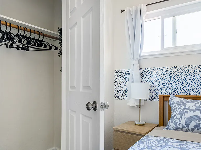 2312 Bonar St #B — Photo 32