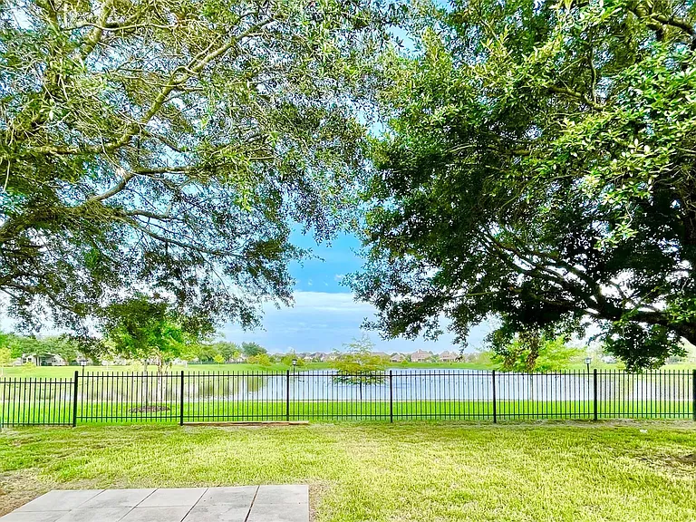 714 Honeysuckle Vine Dr — Photo 1