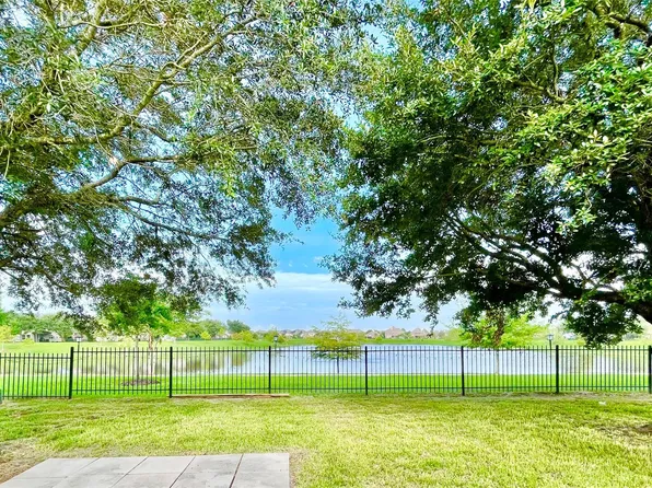 714 Honeysuckle Vine Dr, Rosenberg, TX 77469