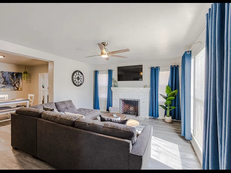 318 W Florinda St #A — Photo 3