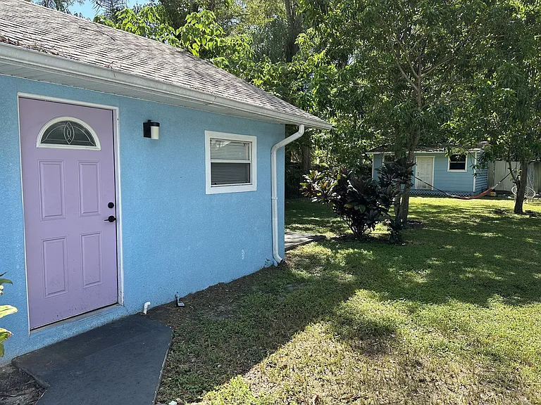 905 E Crawford St — Photo 4