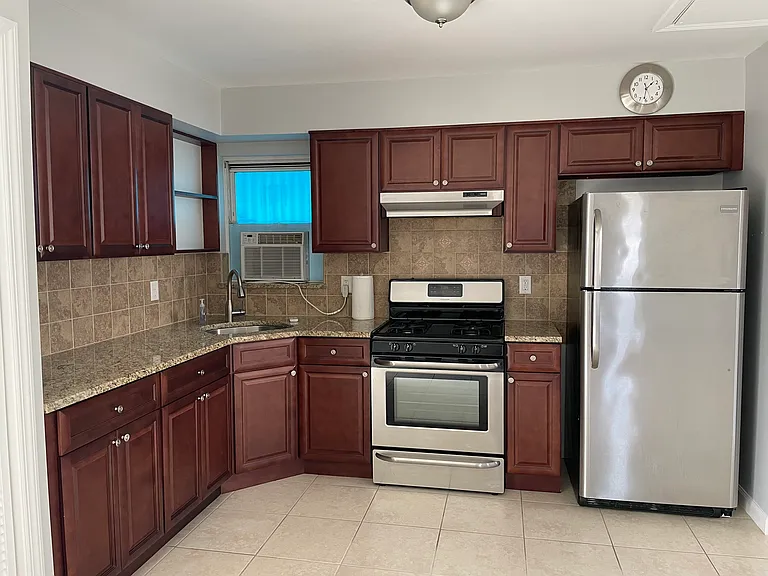 301 Arnold Ave — Photo 5